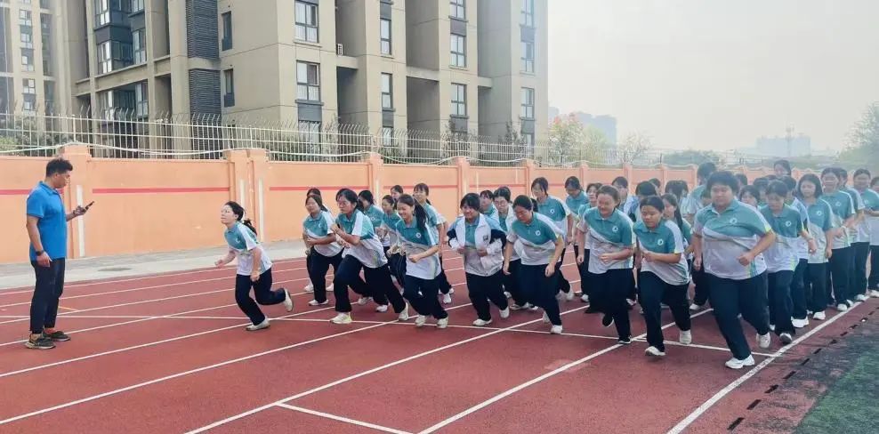 移民出香港再移民回香港消费参考丨运力供给过剩：机票越来越便宜了